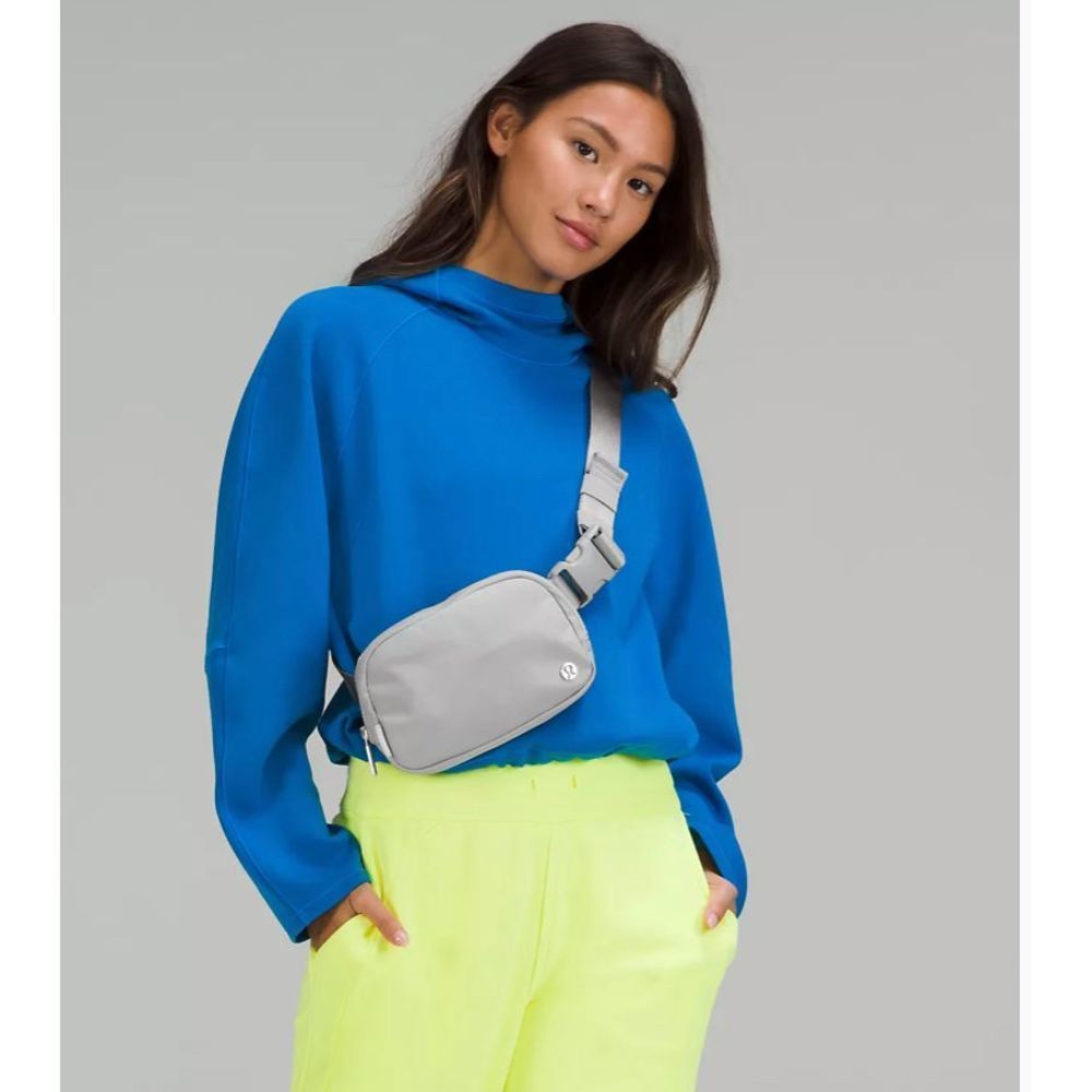 NWT Lululemon Everywhere Belt Bag in Silver drop